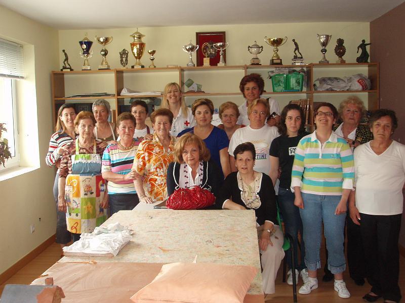 GODOY CON ALUMNAS DE BOO DE PIELAGOS (2).JPG